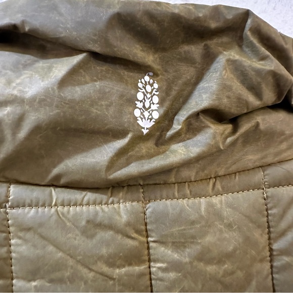 *SOLD* Free People Movement Primaloft  Green With POW Quilted Vest Size Small - Picture 9 of 10